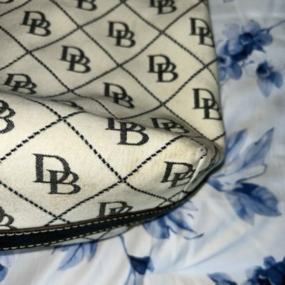 Dooney & Bourke White Black Quilt Logo Canvas Shoulder Bag Handbag Tote - Picture 3 of 14
